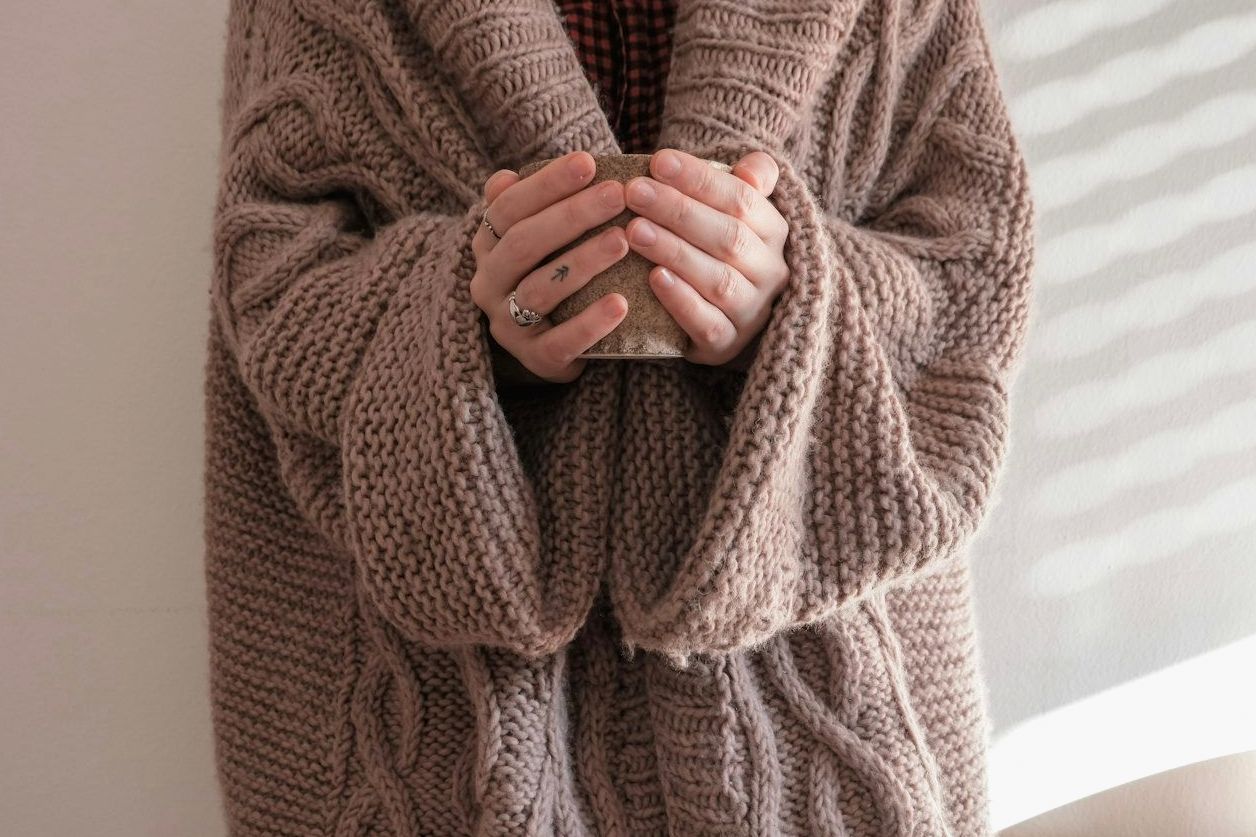 Alpen Strickcardigan mit Hornknöpfen Atelier Fertigung