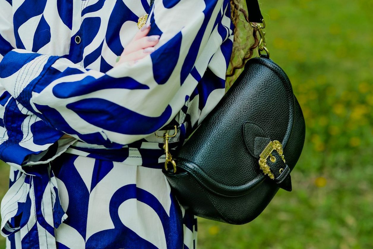 Crossbody Saddle Bag Bern Textur & Detail