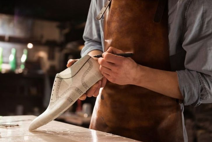 Handgenähte Derby-Schuhe Basel Atelier Fertigung